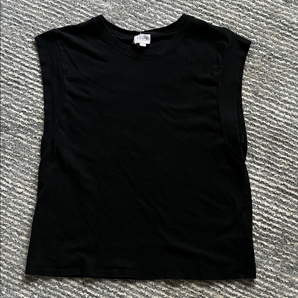 le lis Classic Black Muscle Tee